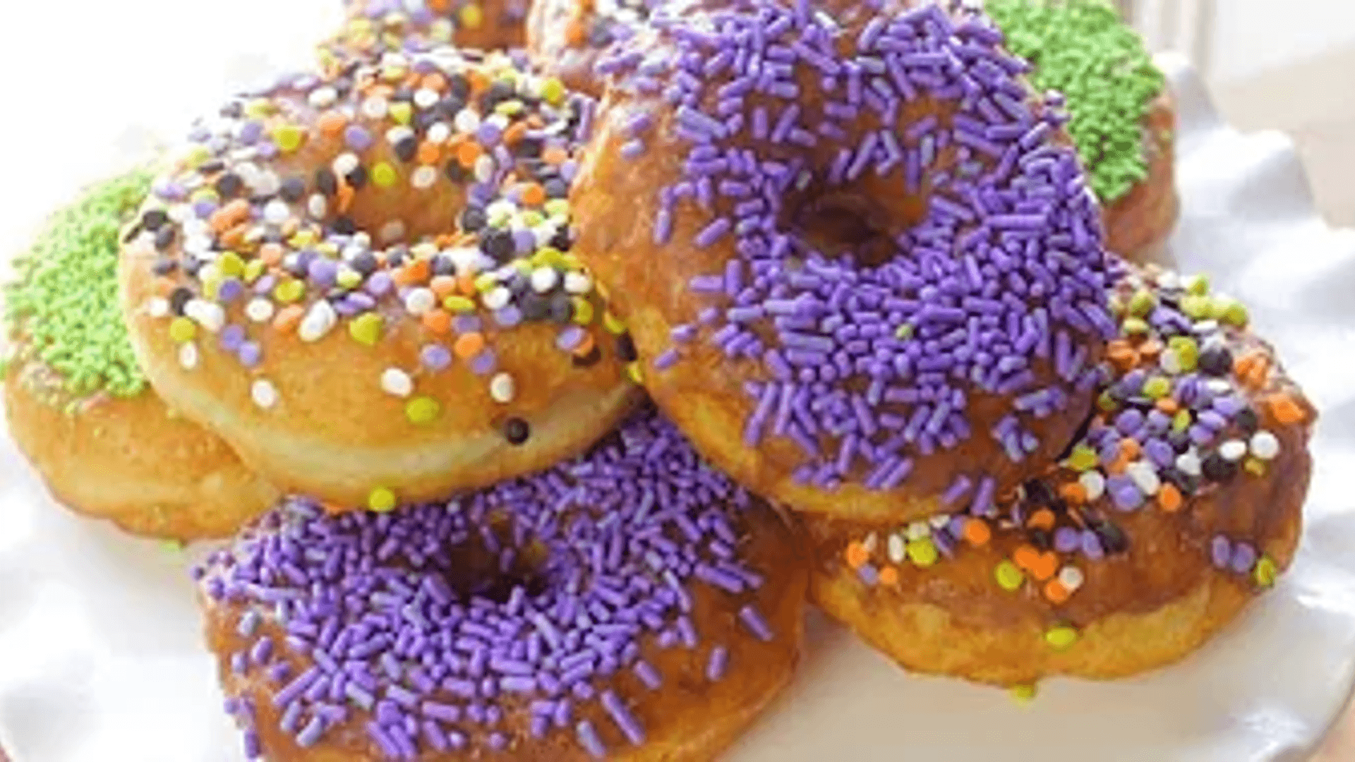 Quick And Easy Halloween Donuts | Simply Bakings thumbnail