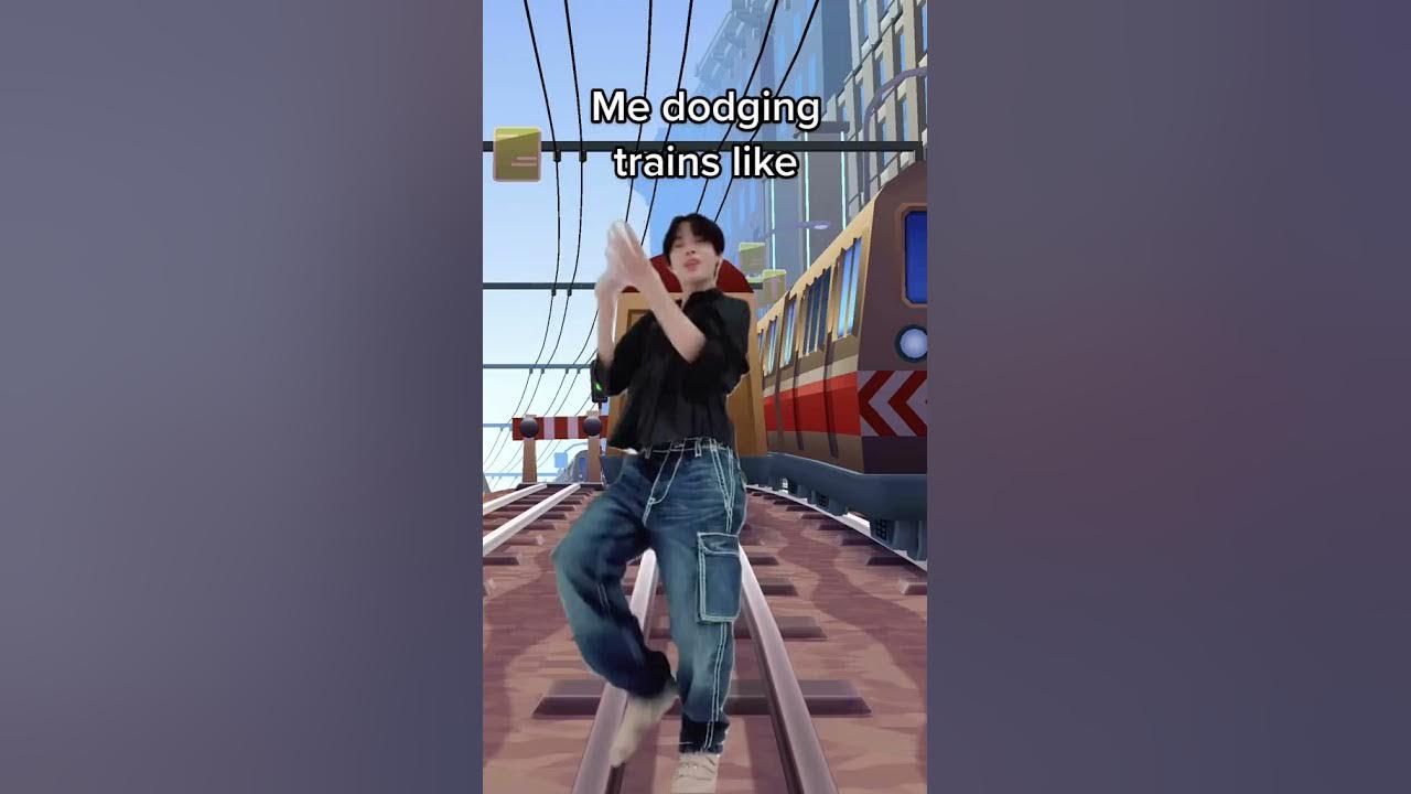 Me dodging trains in Subway Surfers 🚆  #shorts #subwaysurfers #kpop #enhypen thumbnail