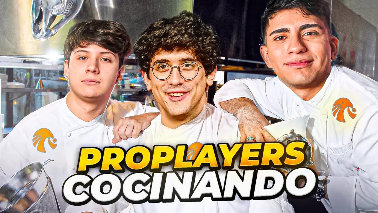 PRO PLAYERS DE ESTRAL EN LA COCINA (SALE MAL) 😣 thumbnail