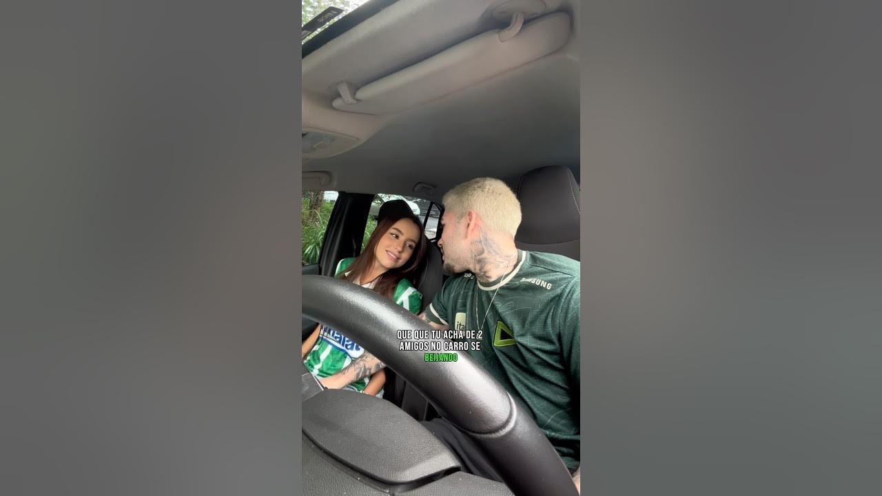 DOIS AMIGOS… NO CARRO… SE BEIJANDO… 👀 thumbnail