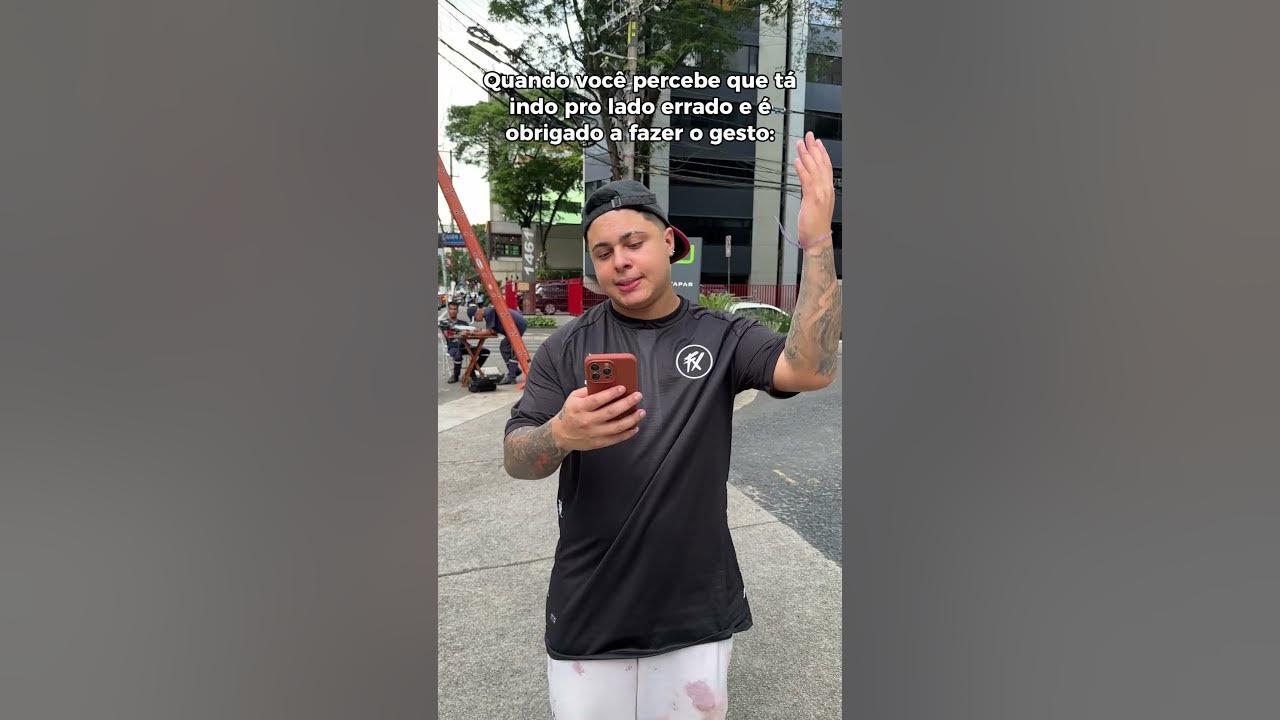 Finge que ninguém viu 👀 #humor #fluxo #memes thumbnail