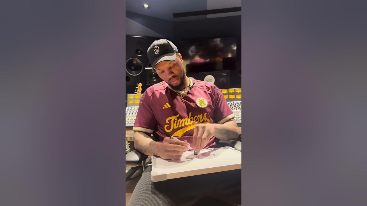 Dame is an artist?? 🏀🎨 #adidas #basketball #damianlillard thumbnail