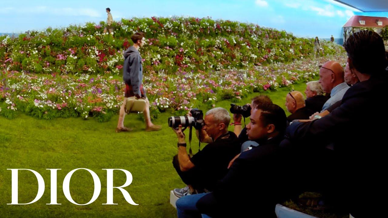Experience a 360-Degree View of the Dior Summer 2023 Men's show thumbnail