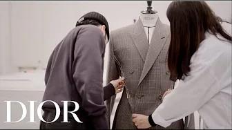 Remaking the ‘Bar’ jacket for Dior Men's Winter 2022-2023 thumbnail